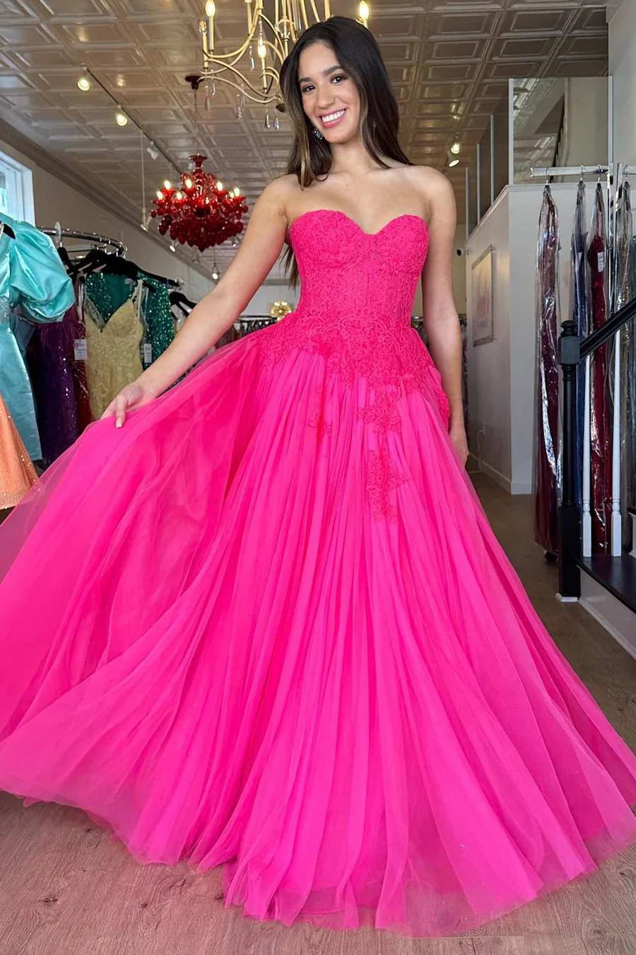 Vestido de fiesta sin tirantes de tul con encaje en forma de A